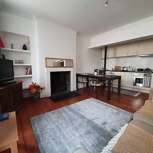  Apartment Lovely 2 Bedroom Flat In The Heart Of The